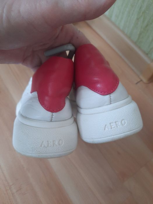 Кросівки жіночі шкіряні Design