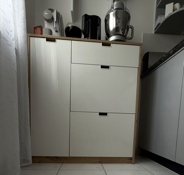 Movel de arrumação de cozinha