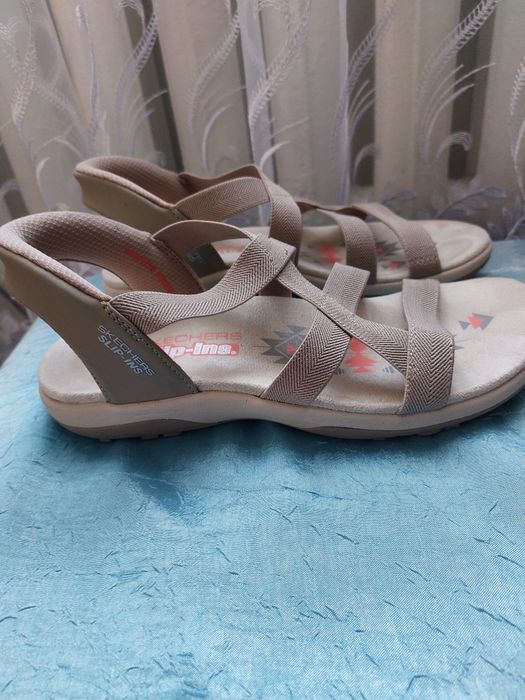 Жіночі босоніжки Skechers Hands Free Slip-ins

Amazon.jp
 +1
