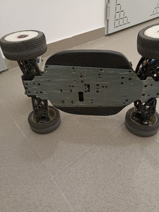 Carro RC elétrico 1/8. Vendo ou troco