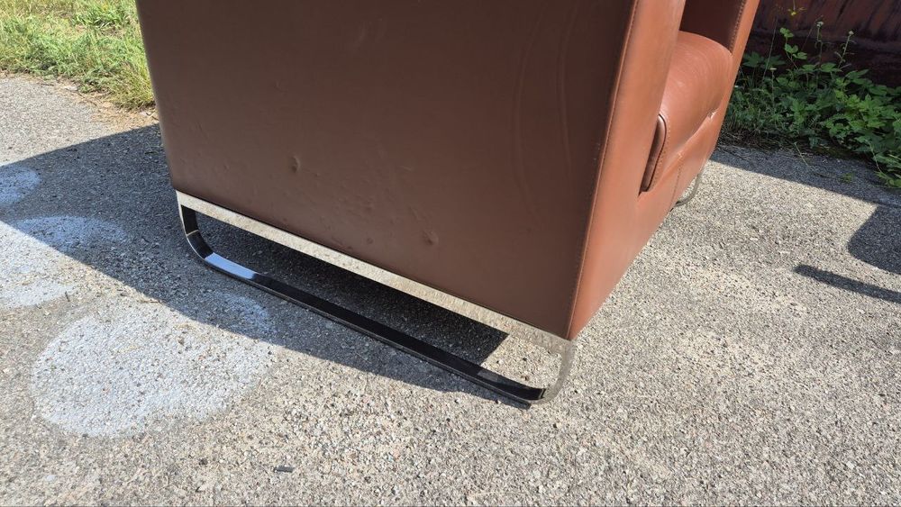 Шкіряні крісла для офісу /дому