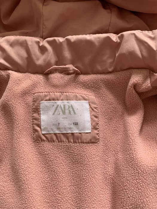 Демисезонная розовая куртка Zara на флисе на девочку