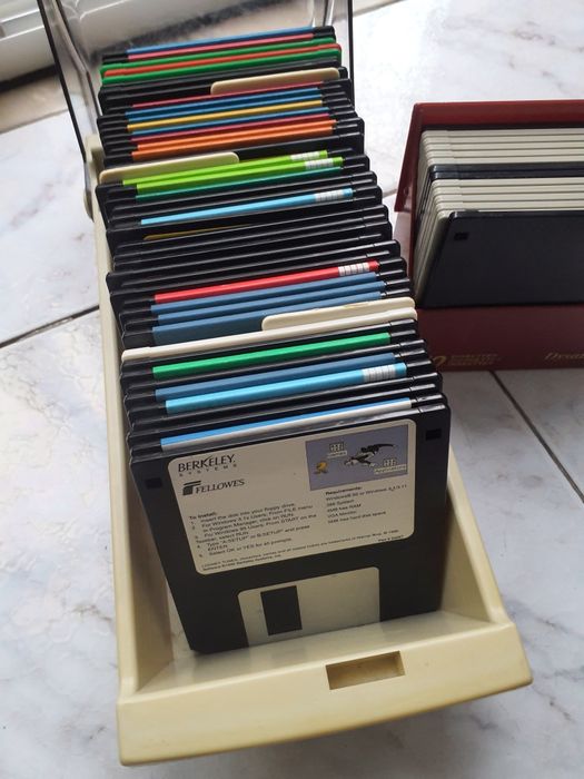 MF2HD Diskettes + Archive435647786013829126