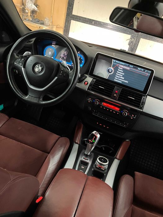 Sprzedam BMW X6 4,0 D  Po dużym serwisie.