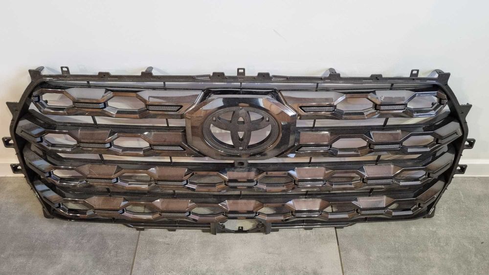 Zderzak Grill przedni / Toyota Tundra 22-25r / 53101-0C160