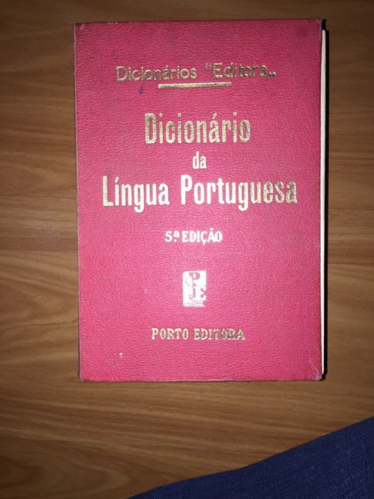 Dicionário de Língua Portuguesa