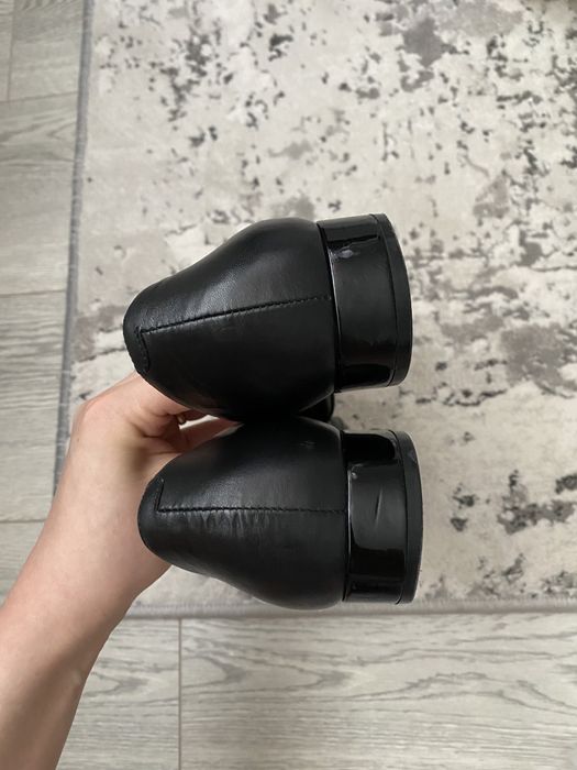 Продам шкіряні туфлі на низькому каблуці