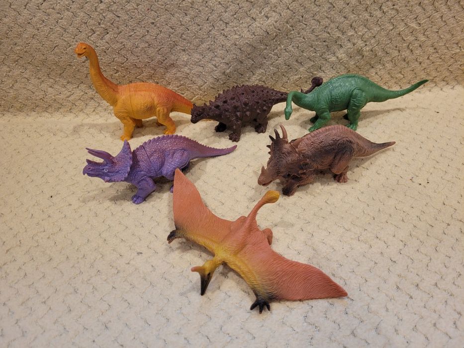 6 sztuk dinozaurów