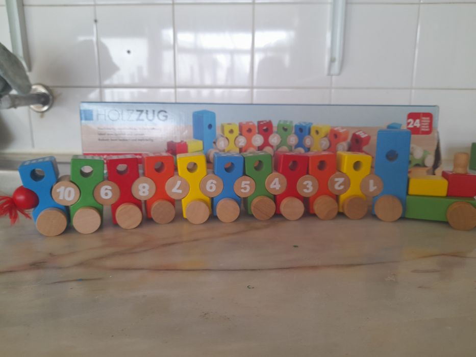 Puzzle e comboio de madeira de numeros429046529513891843