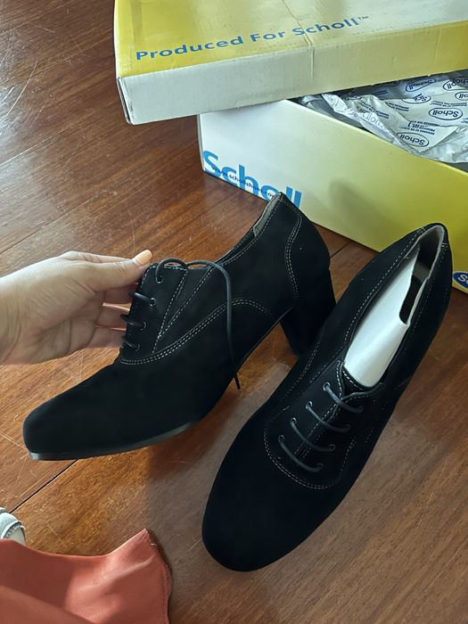 Botas com tacão pretas e cordões da Dr. Scholl's