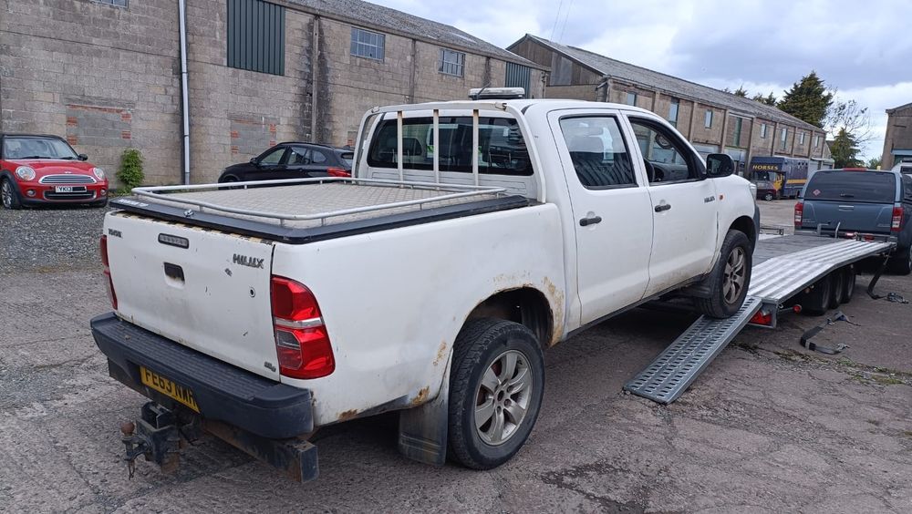 Toyota hilux paka skrzynia ładunkowa