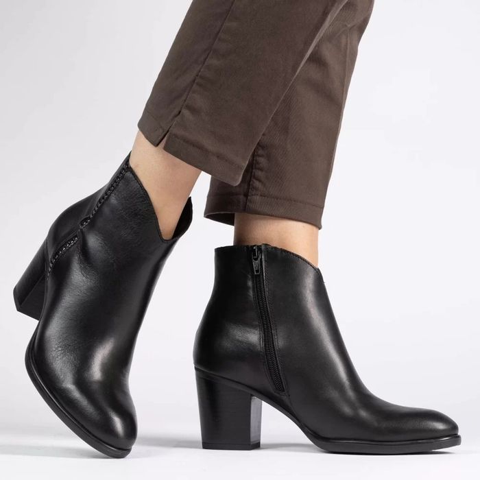 Шкіряні жіночі ботинки