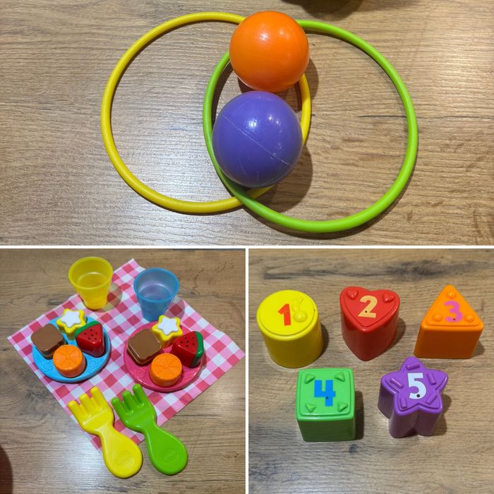 Zestaw zabawek grających w bardzo dobrym stanie.