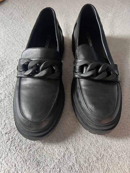 Czarne mokasyny Catwalk z łańcuchem rozmiar 39