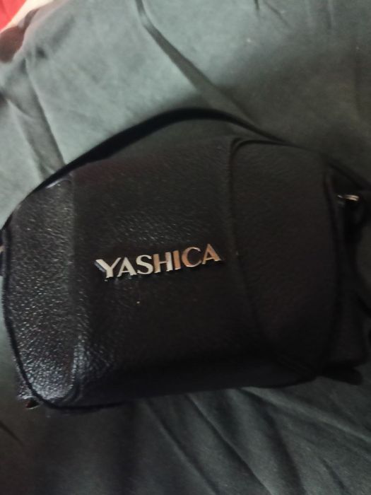 Продам плівкову камеру yashica 35mf