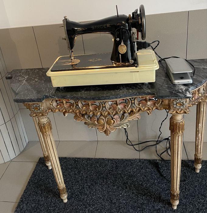 Singer restaurada com motir elétrico