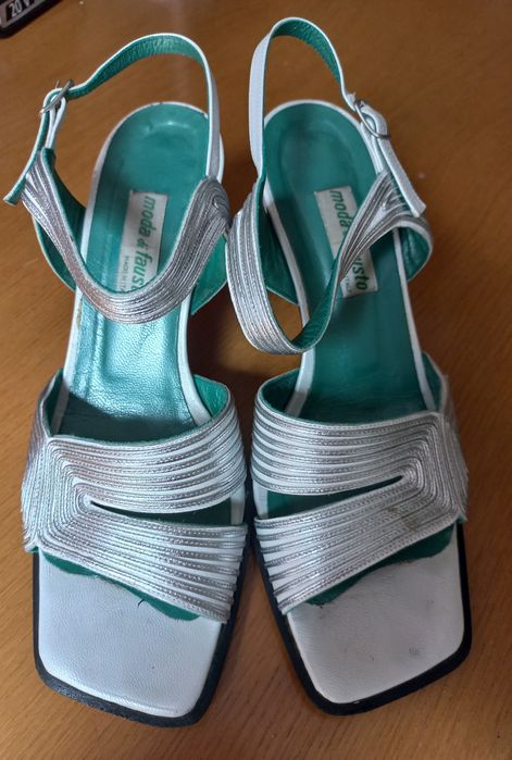 Sandałki srebrno białe że skóry 38