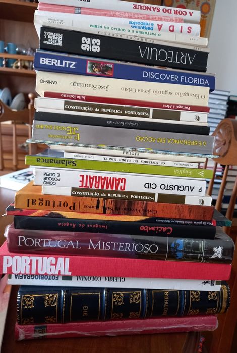 Livros antigos novos e usados