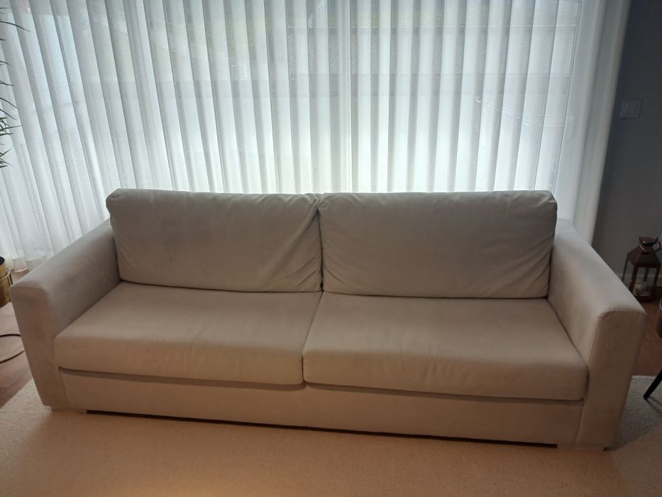 Conjunto dois sofas e um pufe