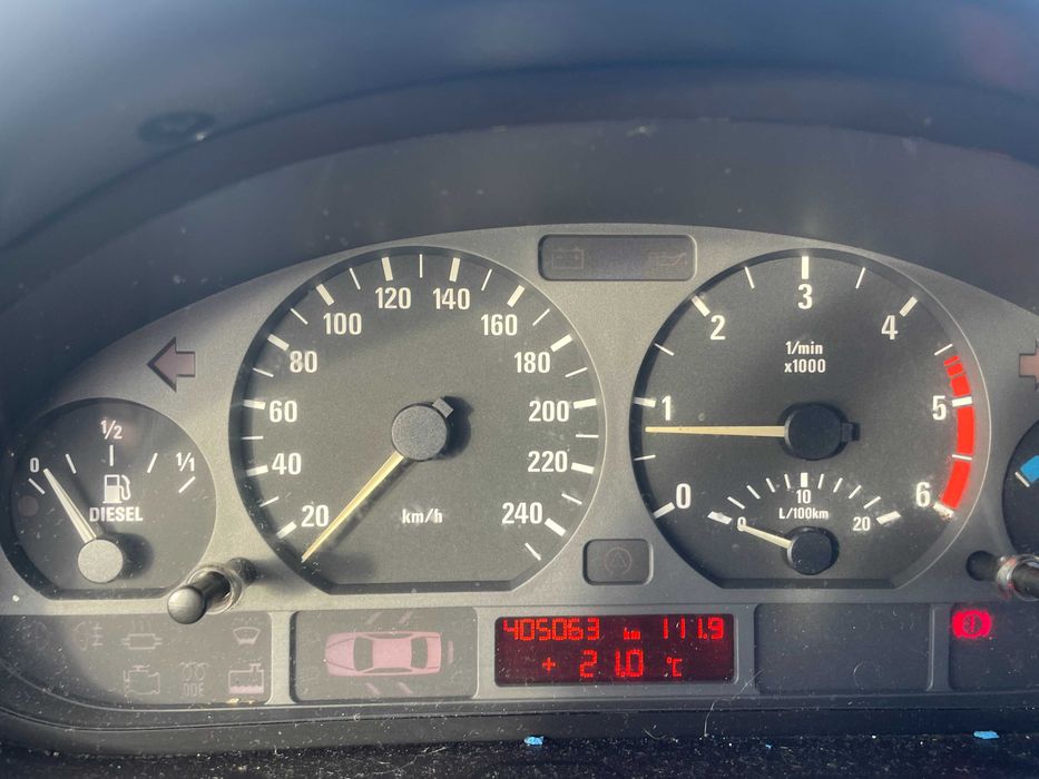 BMW 320d de 2001 em estado razoável — photo 4