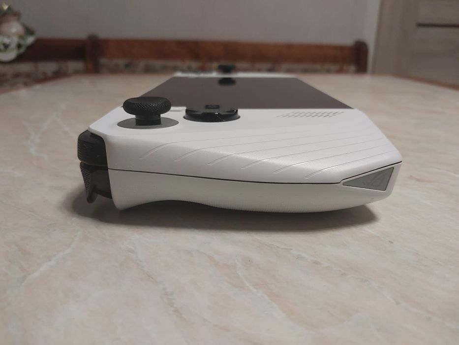 Sprzedam Konsole ASUS ROG ALLY Z1