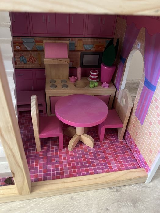 Domek dla lalek, figurek