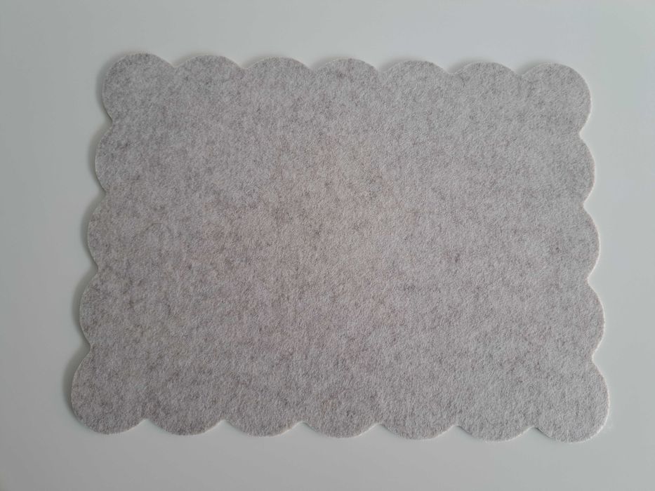 Nowa podkładka filcowa 33x44cm beżowa