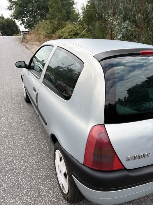 Renault Clio 2 económico e fiável