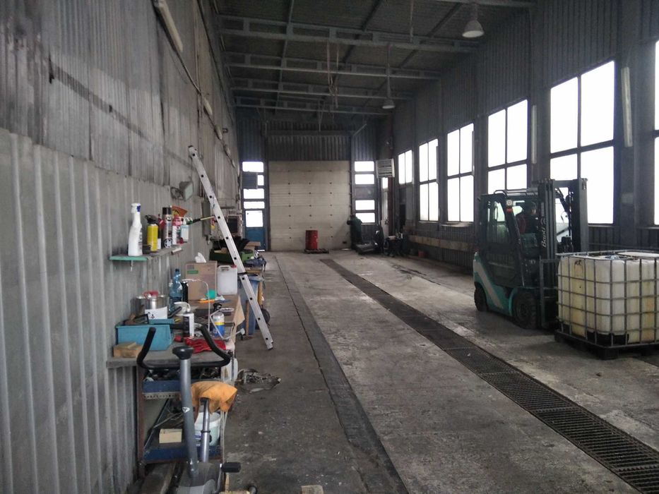 Hala 210m2 + magazyn 52 m2 + 3 miejsca parkingowe TIR