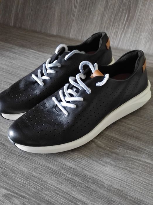 Кожаные кроссовки clarks