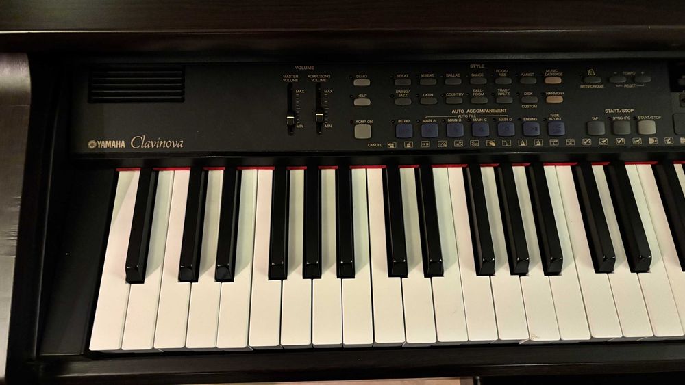 Piano digital Yamaha Clavinova CVP 201