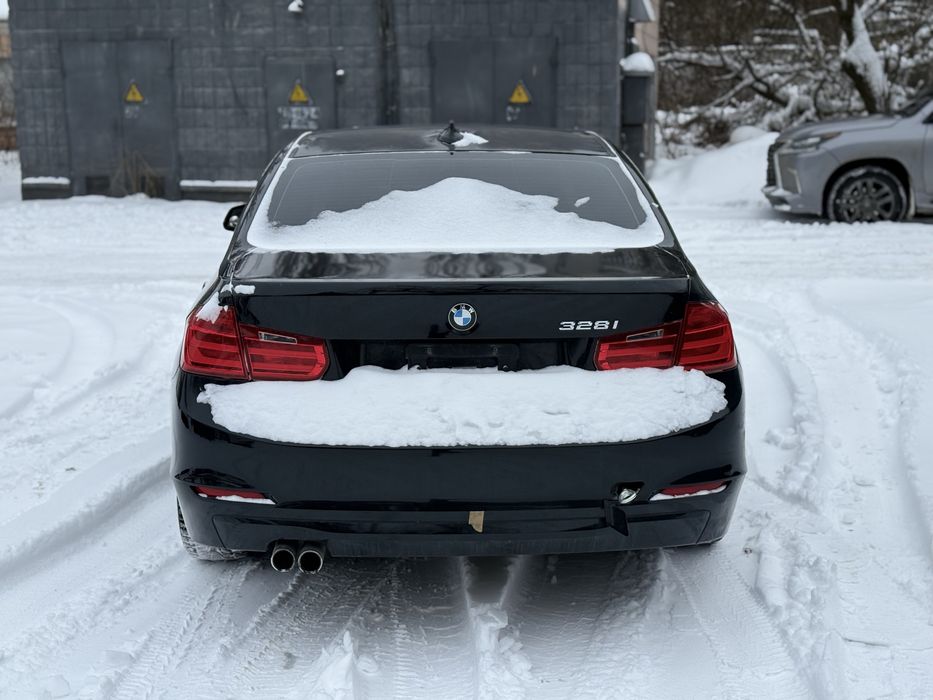 Продам Bmw 328i 2013р Легкі пошкодження