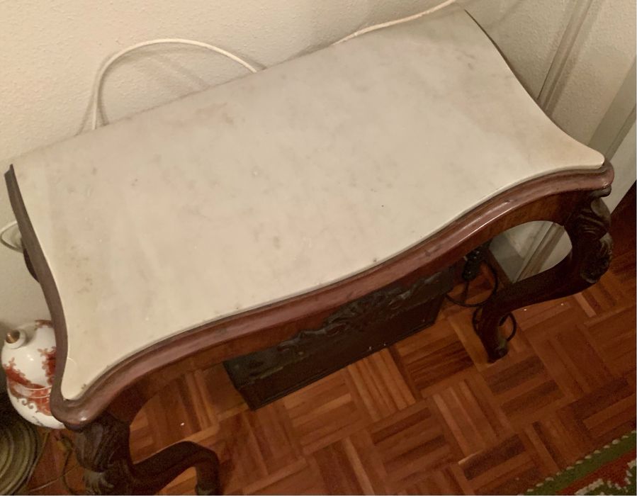 Consola em pedra e madeira