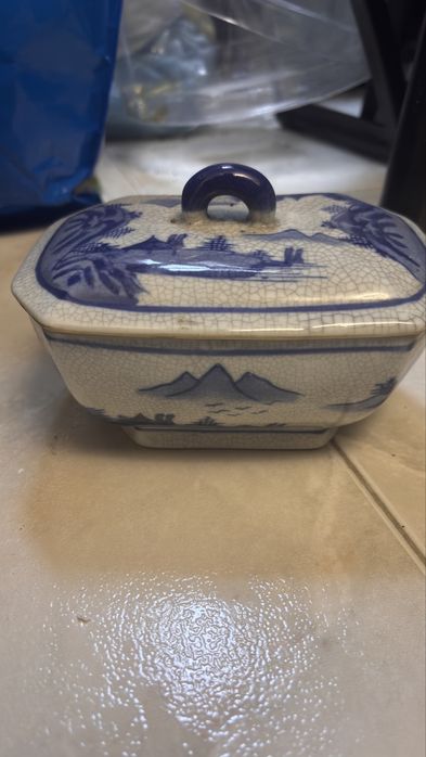 Caixas decorarivas em esmalte azul e porcelana