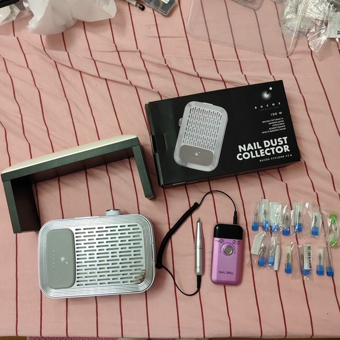 манікюрна акамуляторна витяжка, фрезер та фрези, підставка для рук