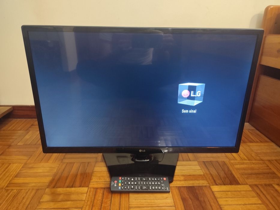 TV / Monitor LED LG 28" + Comando