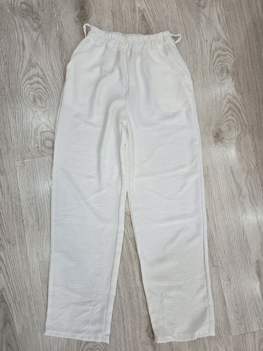 Spodnie białe na gumce luźne proste