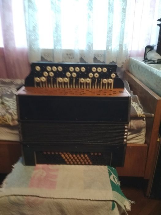 Продам акрдеон ,,рояль стандарт,,