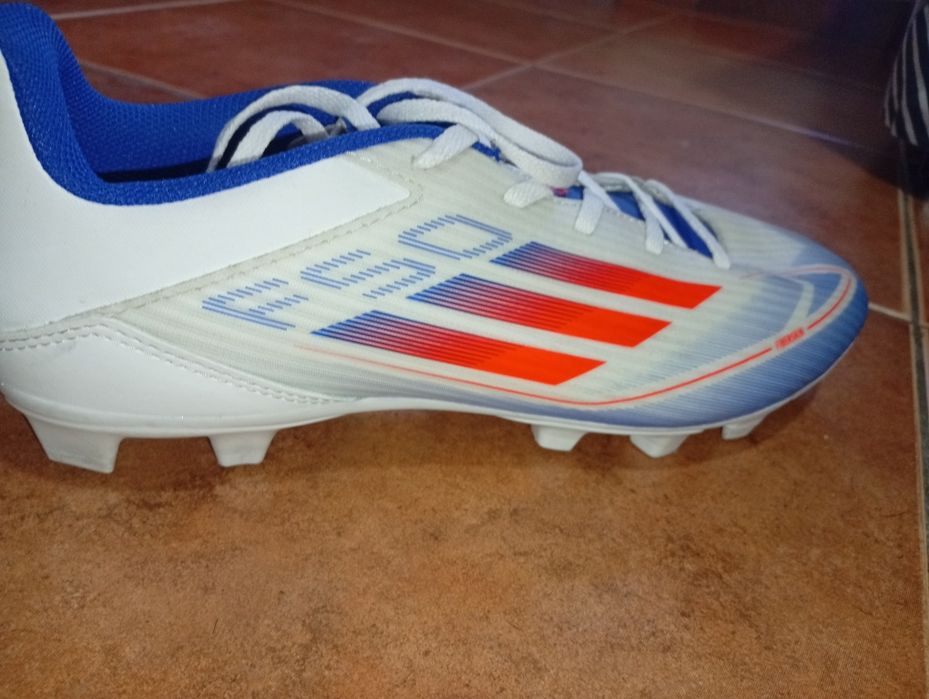 Adidas F50 chuteiras do futebol