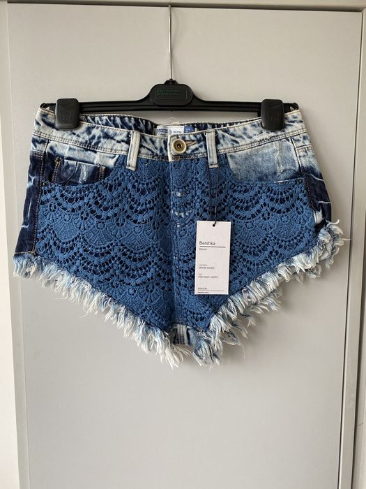 Шорты Bershka.