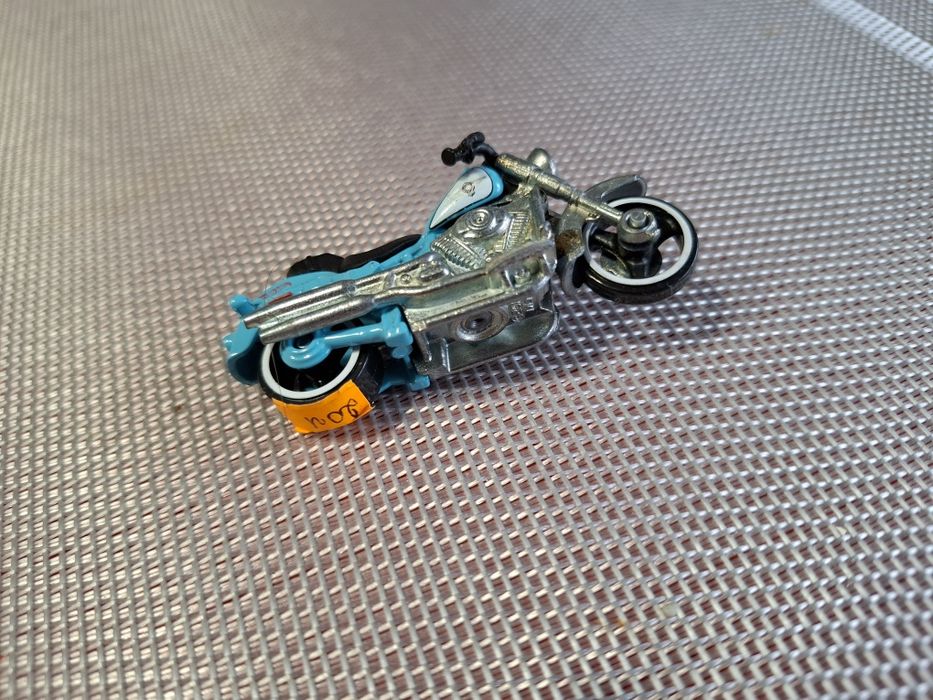 Model motor skala 1:64