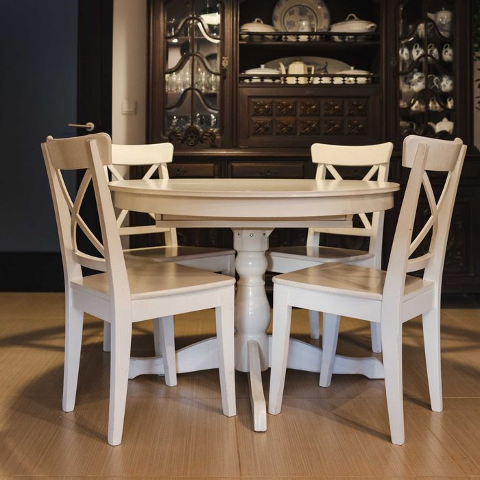 Mesa redonda extensível + 4 cadeiras ( Conjunto )