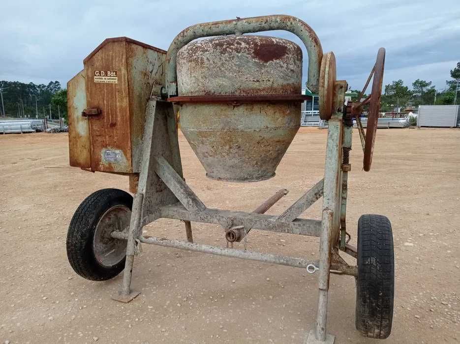 Betoneira 200L com Motor a Gasolina - Usada