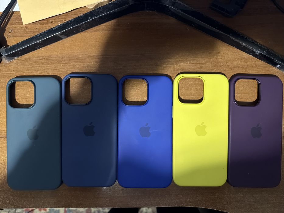 Продам оригінальні силіконові чохли доя IPhone 16 Pro Max