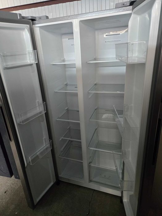 Janki, ul. Wspólna 6 Lodówka side by side Comfee