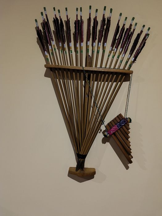 Flechas com flauta pan para decoração