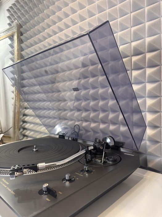 Gramofon Technics SL 1650