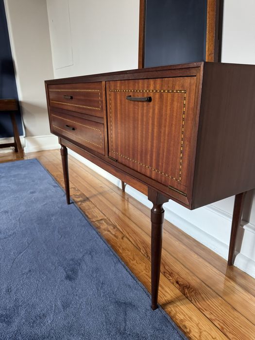 Aparador / Consola Vintage em Madeira Nobre com Espelho