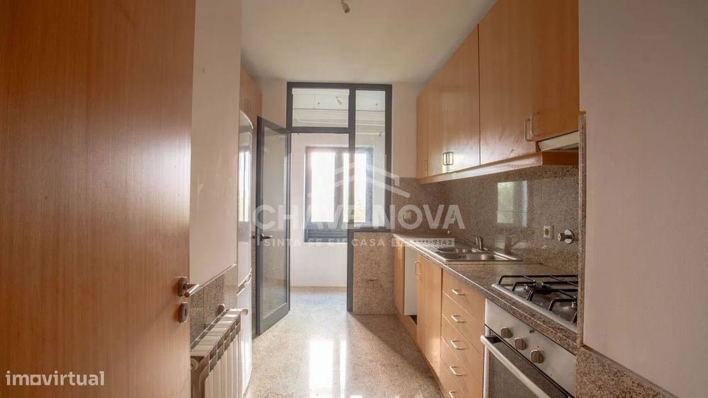 T2 c/ Lugar de Garagem e Arrumo em Oliveira do Douro — Oliveira do Douro, Porto