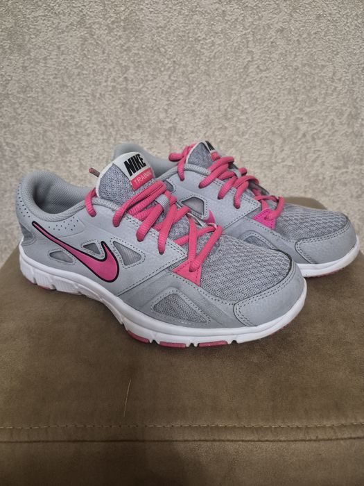 Продам жіночі кросівки Nike